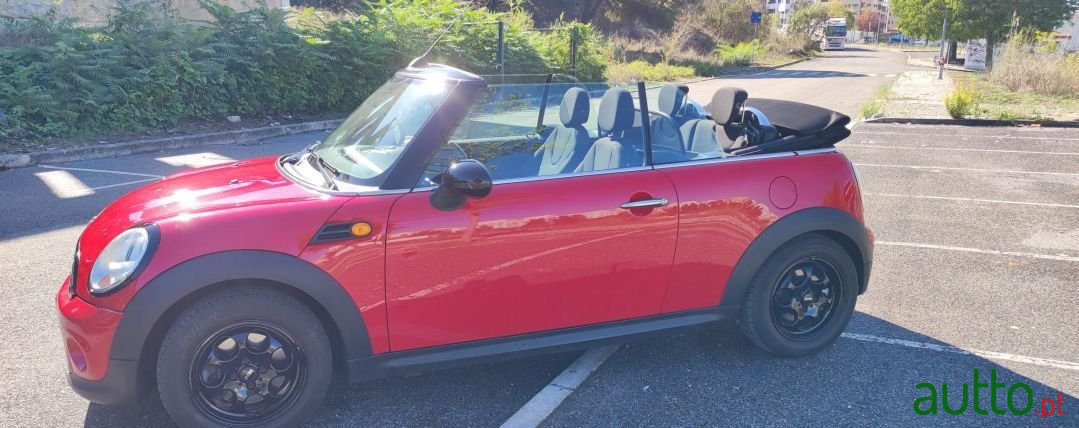 2011' MINI Cabrio photo #2