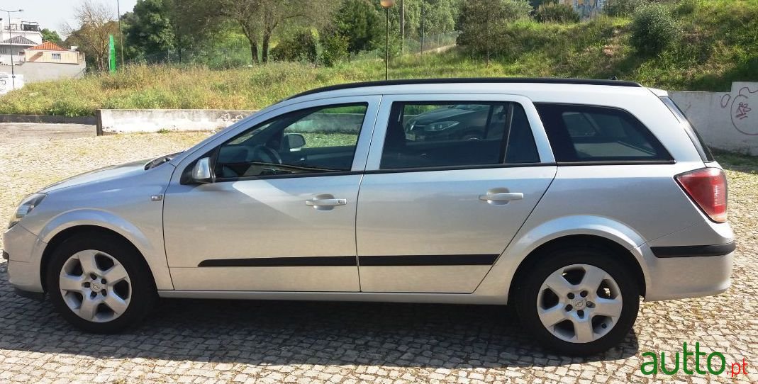 2006' Opel Astra Caravan photo #1