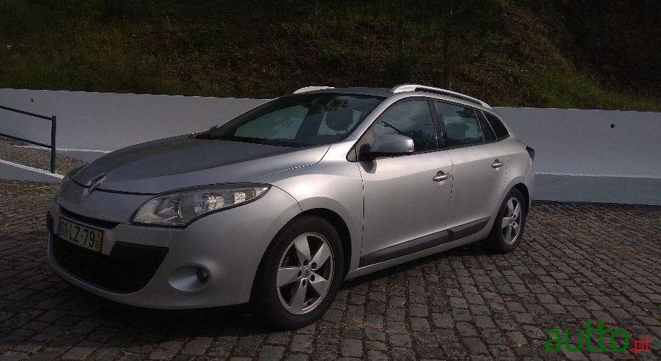 2011' Renault Megane Sport Tourer photo #3