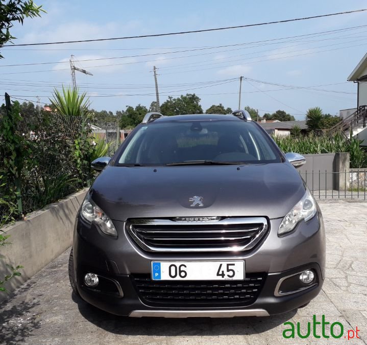 2013' Peugeot 2008 photo #2