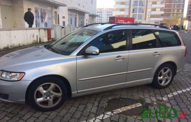 2010' Volvo V50 Drive Start/Stop photo #4