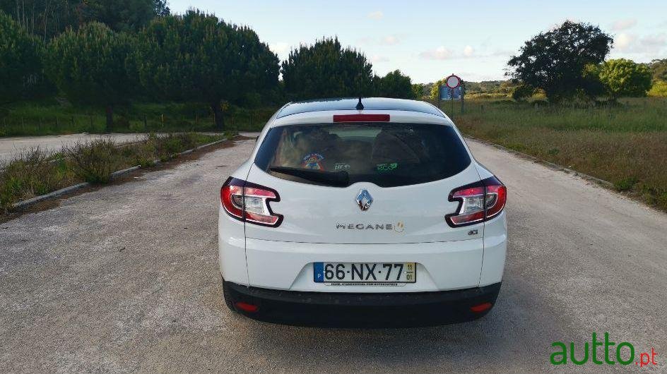 2011' Renault Megane Sport Tourer photo #1