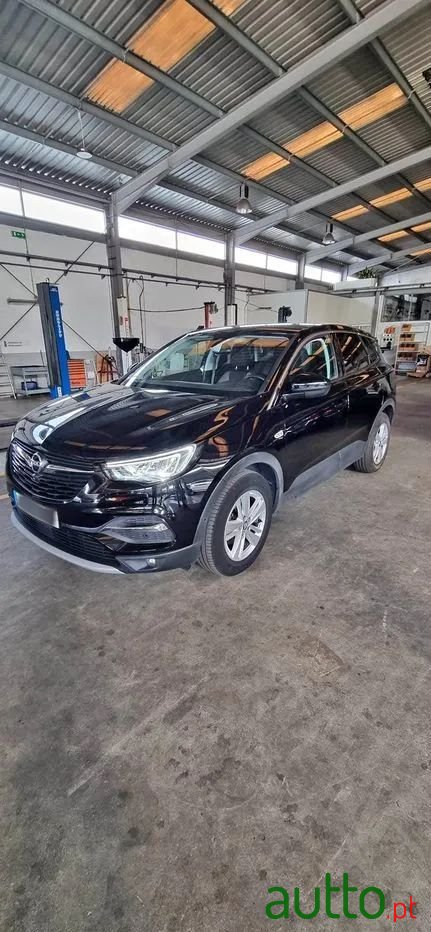 2020' Opel Grandland X photo #2