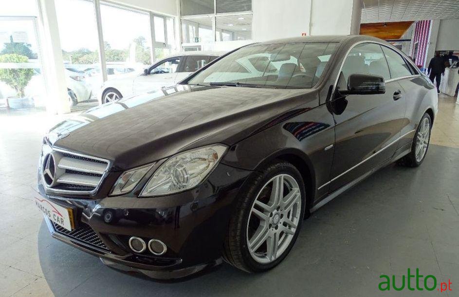 2010' Mercedes-Benz E-220 Coupé Amg photo #1
