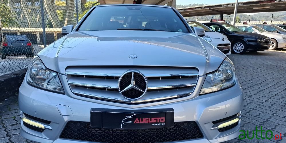 2011' Mercedes-Benz Classe C photo #5