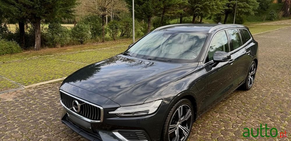 2020' Volvo V60 photo #1
