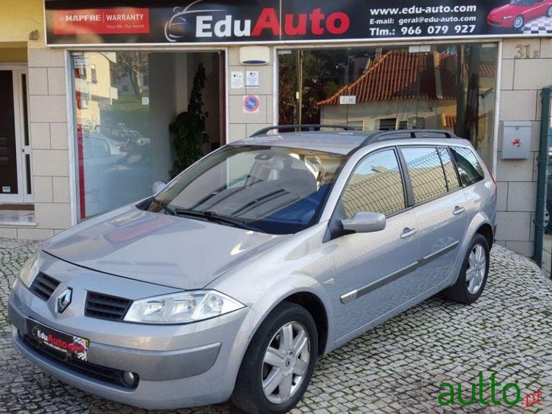 2004' Renault Megane Break photo #1