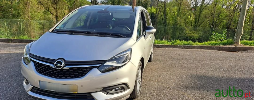 2017' Opel Zafira photo #2