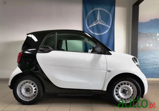 2019' Smart Fortwo Eq Perfect photo #2