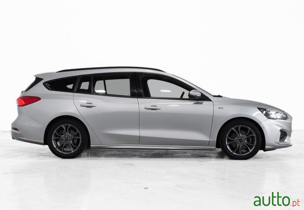 2021' Ford Focus Sw photo #2