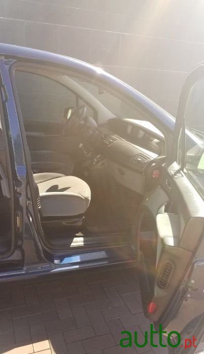 2012' Citroen C8 photo #5