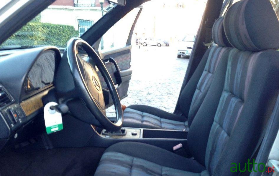 1993' Mercedes-Benz C-200 photo #2