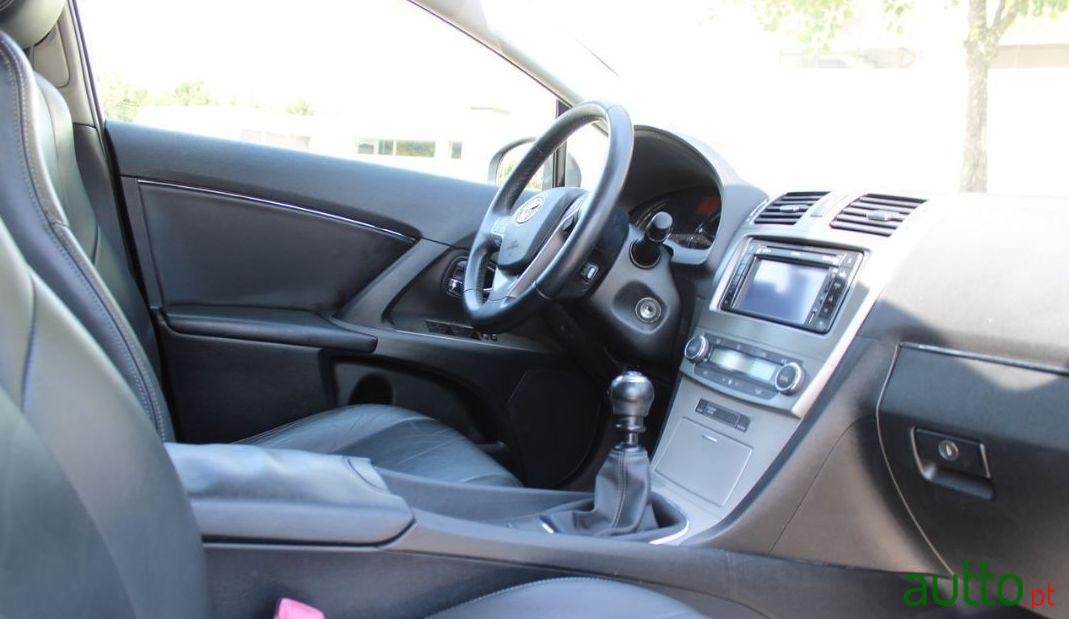 2010' Toyota Avensis photo #1