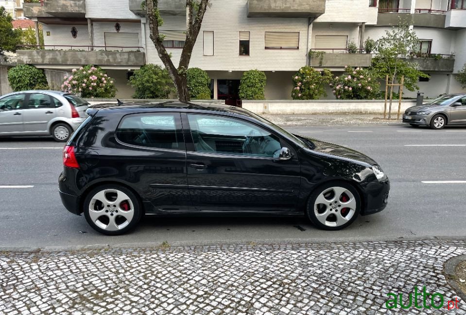 2005' Volkswagen Golf photo #3