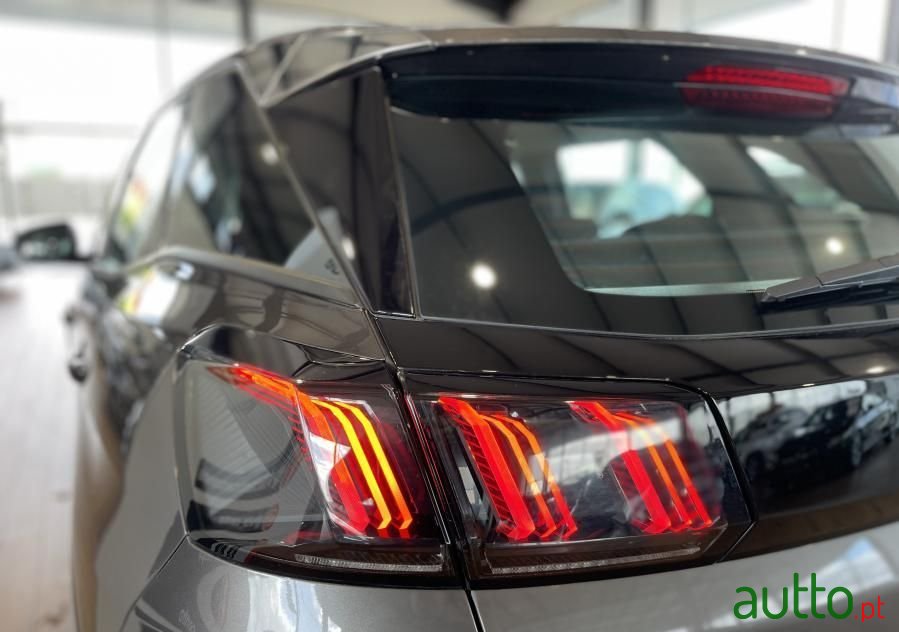 2022' Peugeot 3008 photo #6