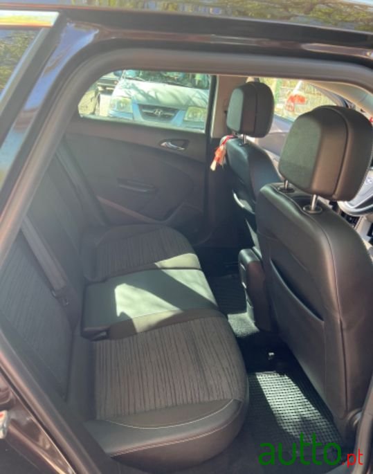 2015' Opel Astra photo #6