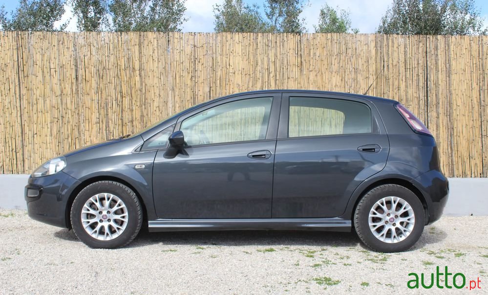 2011' Fiat Punto Evo photo #4