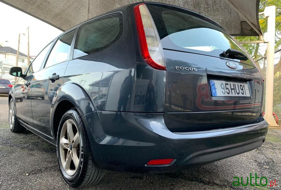 2009' Ford Focus Sw photo #5