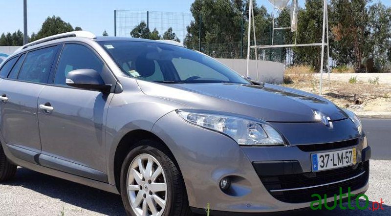 2011' Renault Megane Sport Tourer photo #1