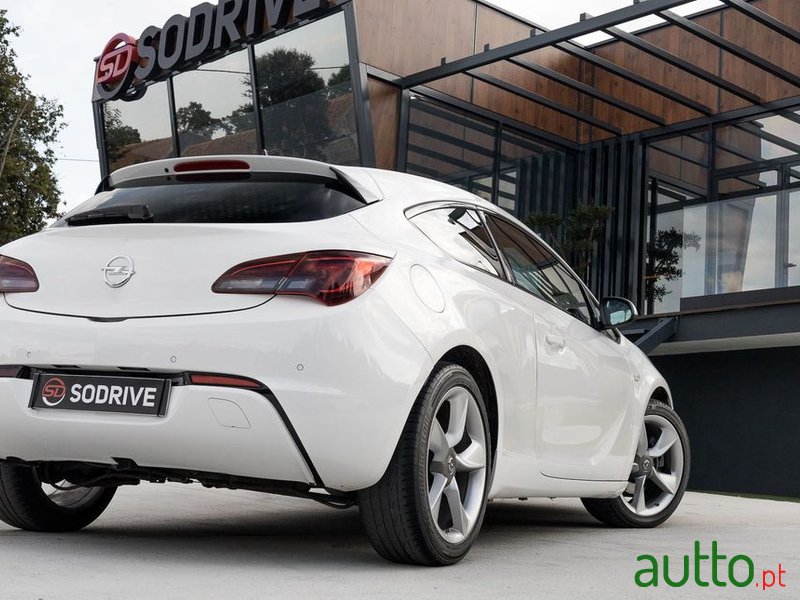 2016' Opel Astra Gtc photo #3