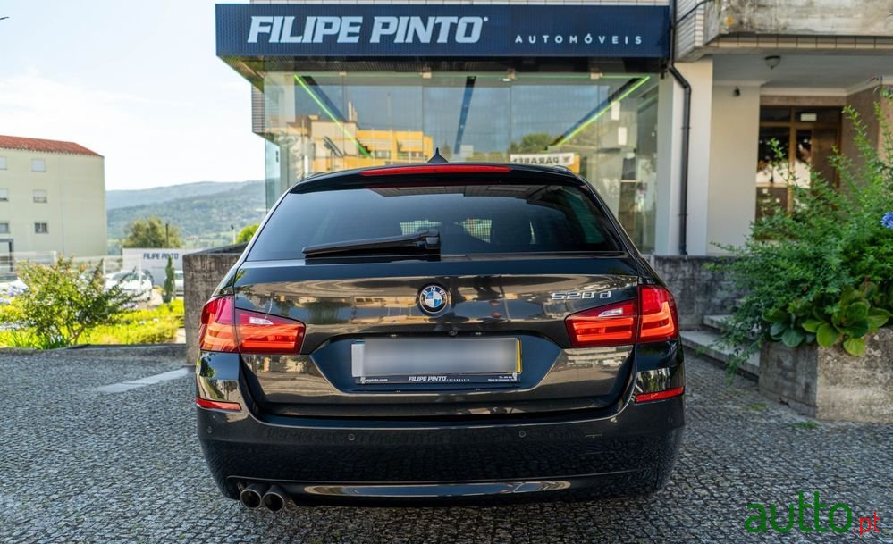 2011' BMW 520 D photo #6