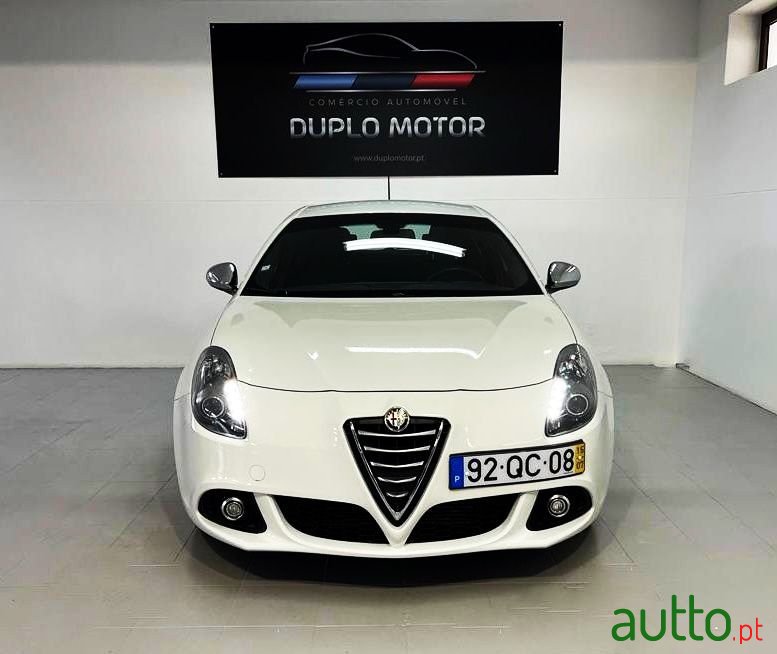 2015' Alfa Romeo Giulietta photo #2