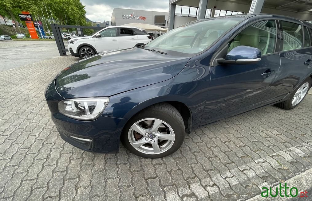 2015' Volvo V60 photo #2