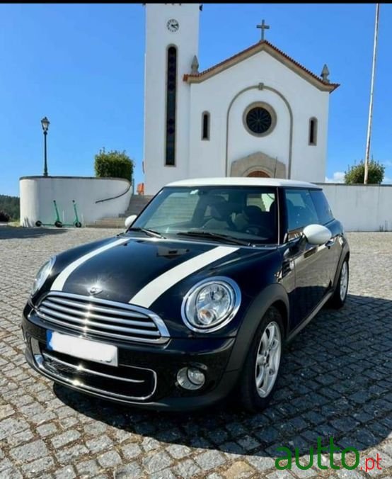 2011' MINI Cooper photo #2