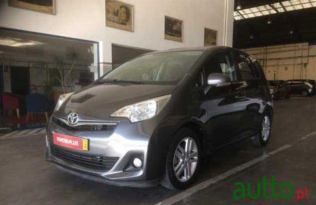 2011' Toyota Verso S photo #1