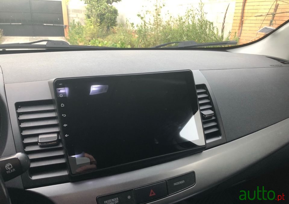 2010' Mitsubishi Lancer Sportback photo #2