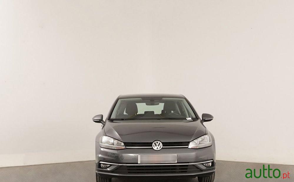 2018' Volkswagen Golf photo #2