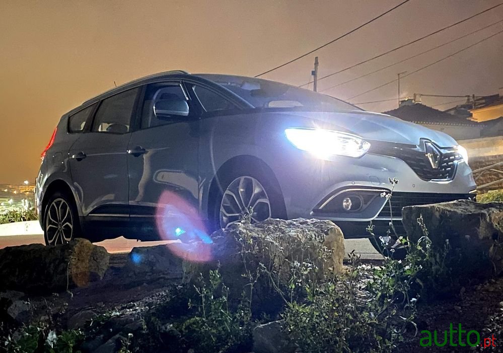 2017' Renault Grand Scenic photo #1