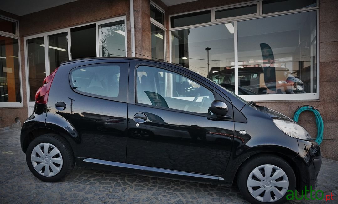 2012' Peugeot 107 photo #4