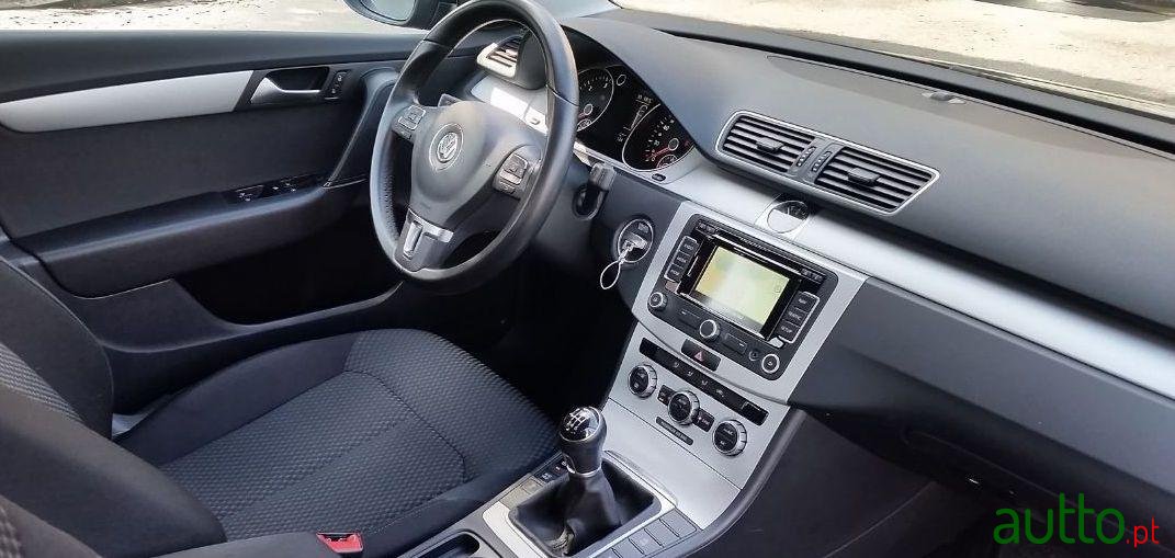 2014' Volkswagen Passat Variant photo #1