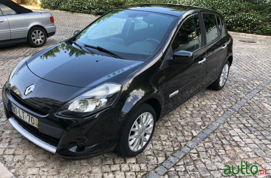 2011' Renault Clio photo #3