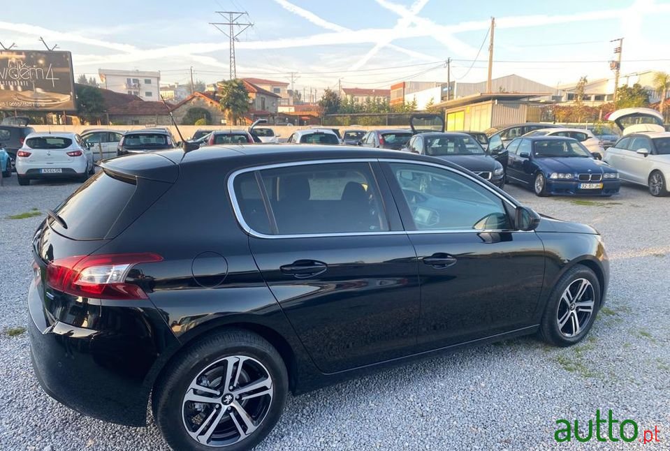 2015' Peugeot 308 photo #5