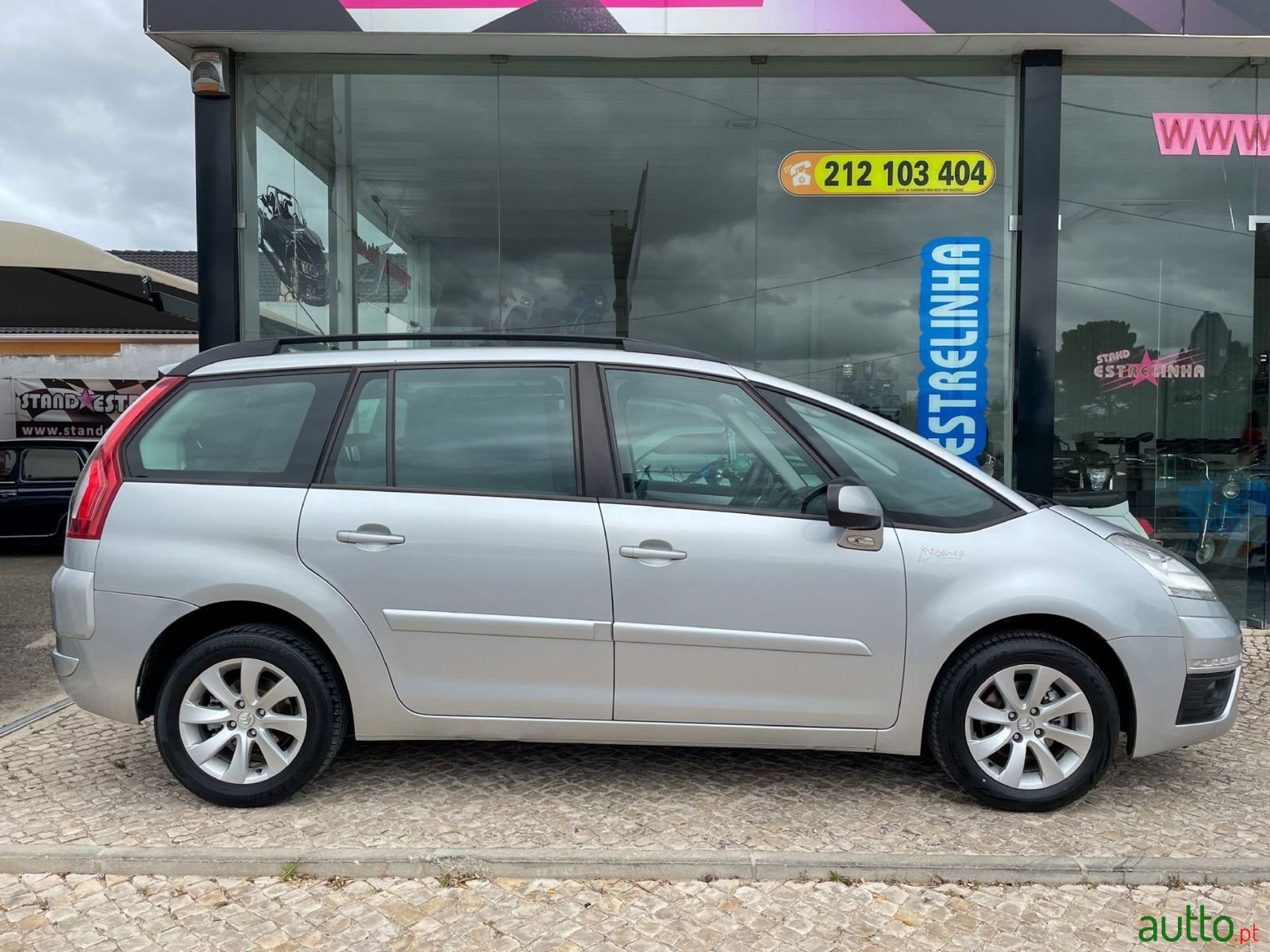 2011' Citroen C4 Grand Picasso photo #2