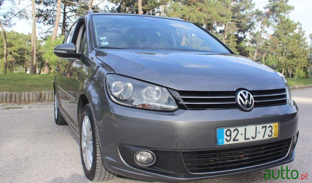 2011' Volkswagen Touran Nacional photo #4