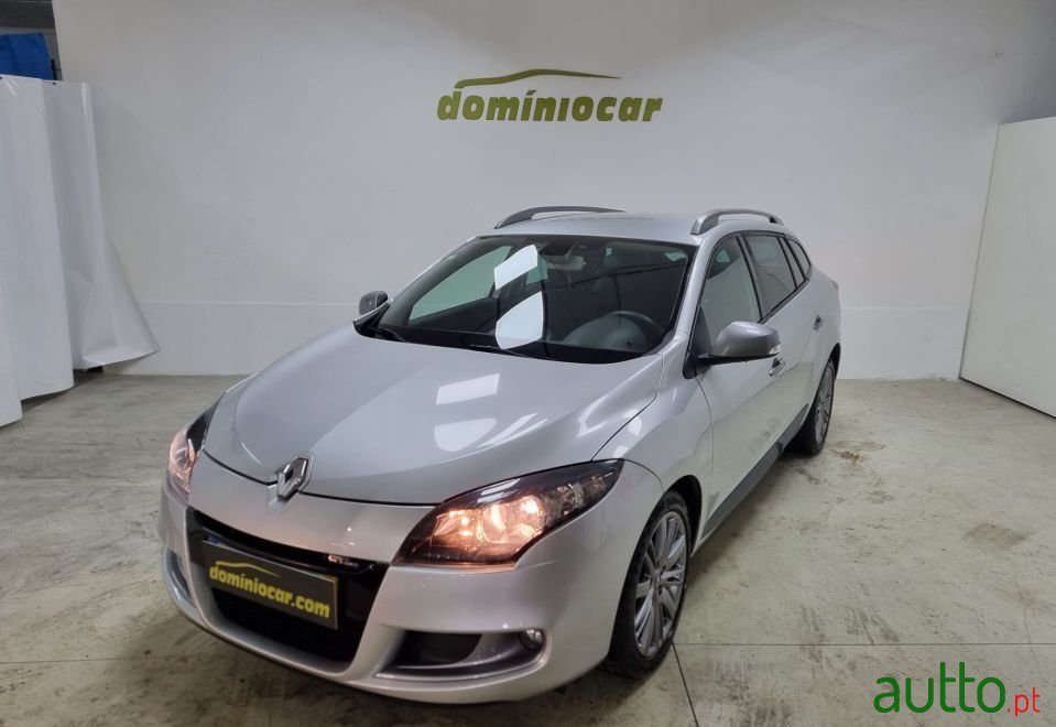 2010' Renault Megane Sport Tourer photo #1