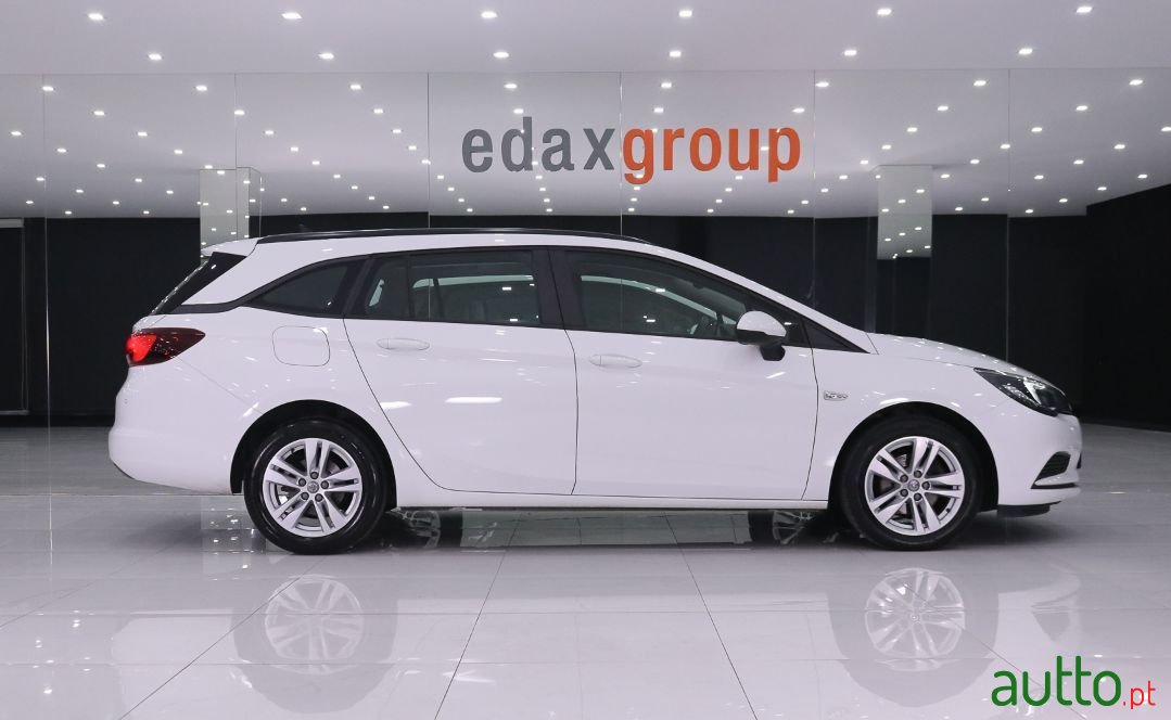2018' Opel Astra Sports Tourer photo #2