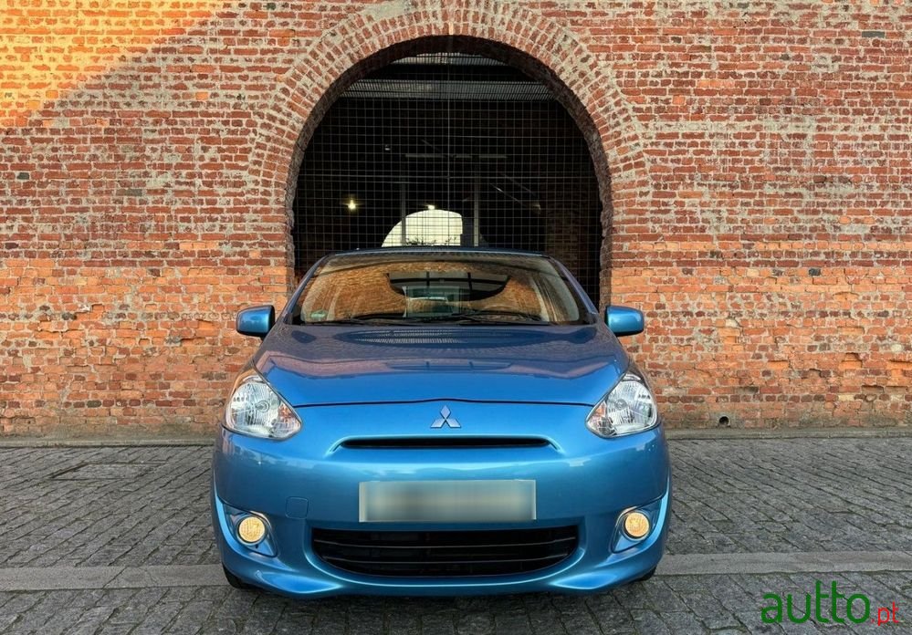 2015' Mitsubishi Space Star photo #2