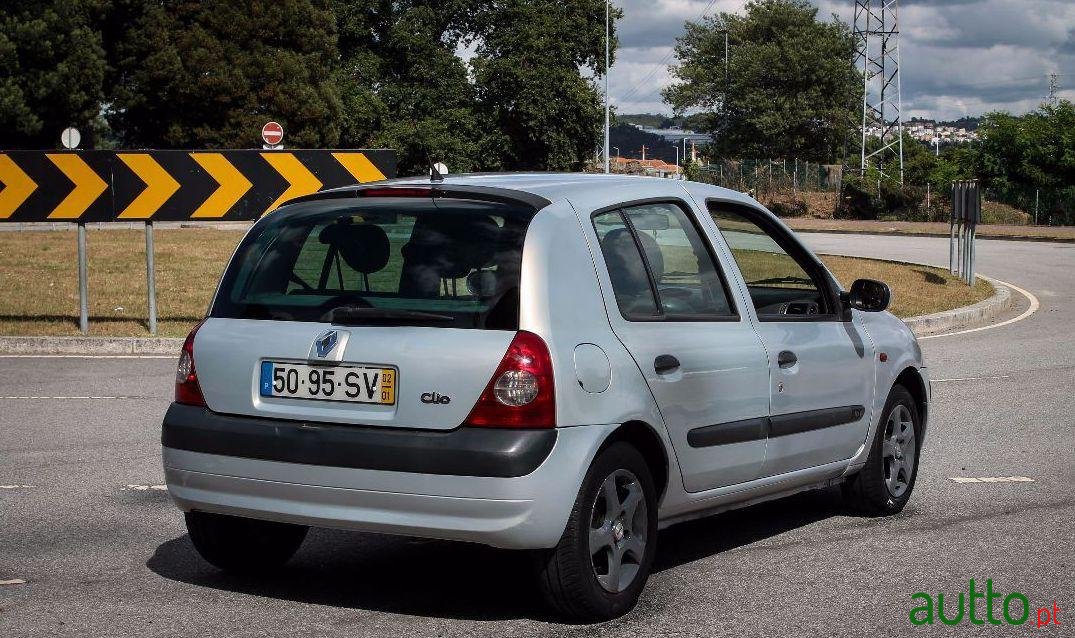 2002' Renault Clio 1.2 16V Expression photo #2