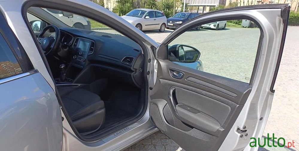 2019' Renault Megane 1.5 Blue Dci Limited photo #4