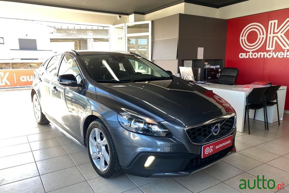 2014' Volvo V40 Cross Country photo #1
