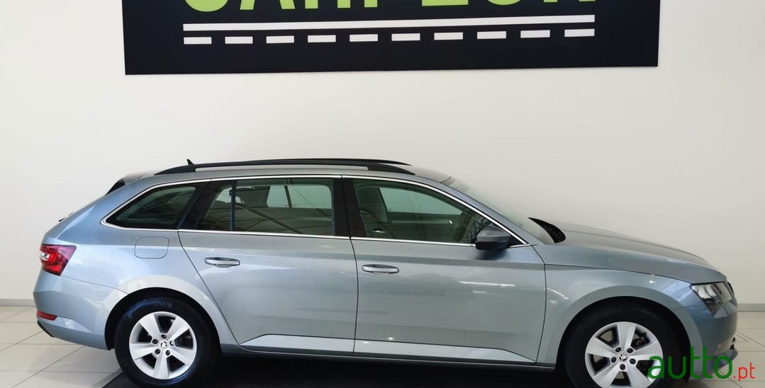 2017' Skoda Superb photo #2