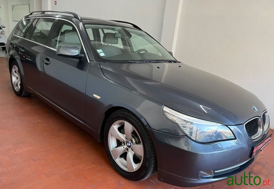 2008' BMW 520 photo #6