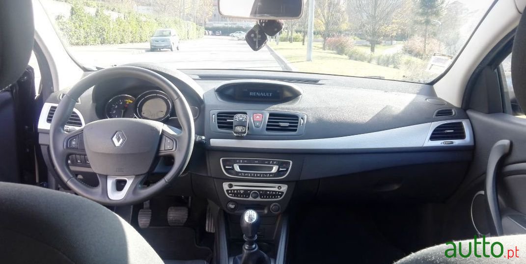 2009' Renault Megane Coupe photo #5