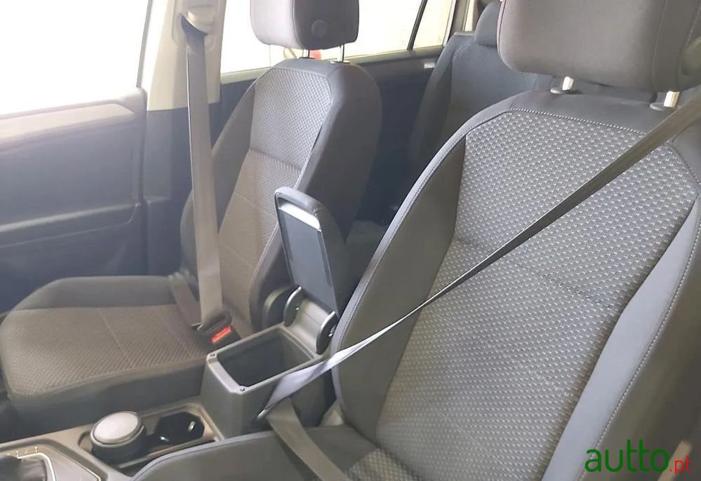 2021' Volkswagen Tiguan Allspace photo #6