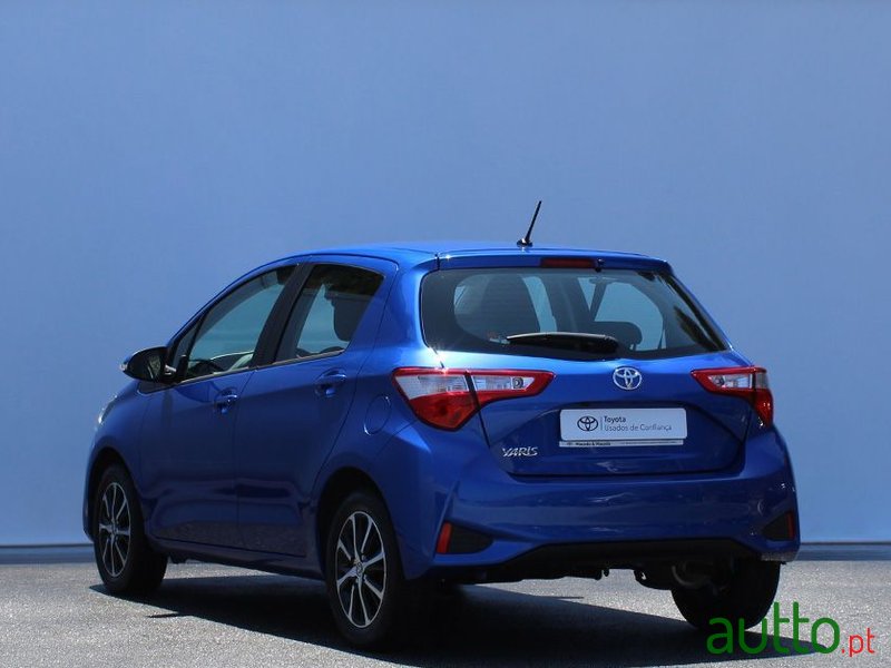 2020' Toyota Yaris photo #2