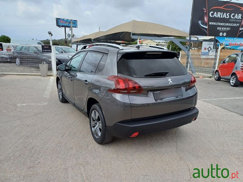 2019' Peugeot 2008 1.2 Puretech Style photo #6